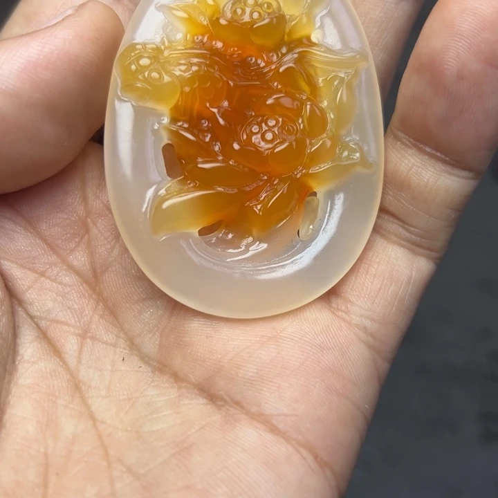 疯***鬼玛瑙/玉髓未镶嵌天然玉石手把件吊坠