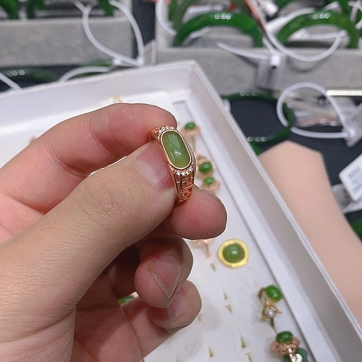 和田玉（碧玉）未镶嵌戒指