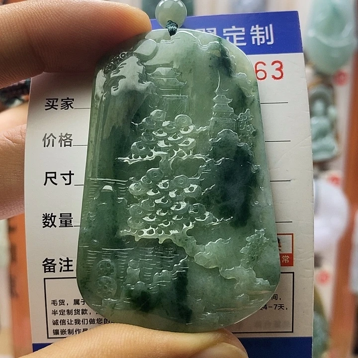 翡翠未镶嵌颈饰山水