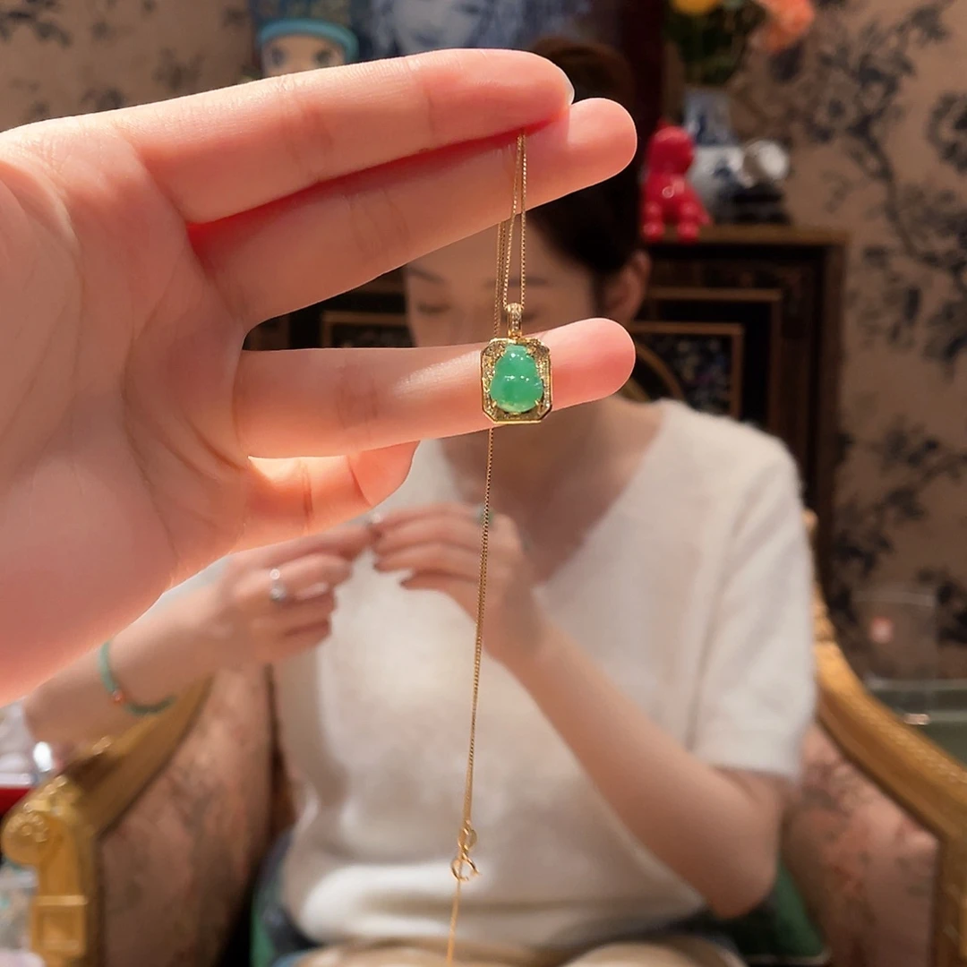 翡翠吊坠(赠链)18K金镶嵌