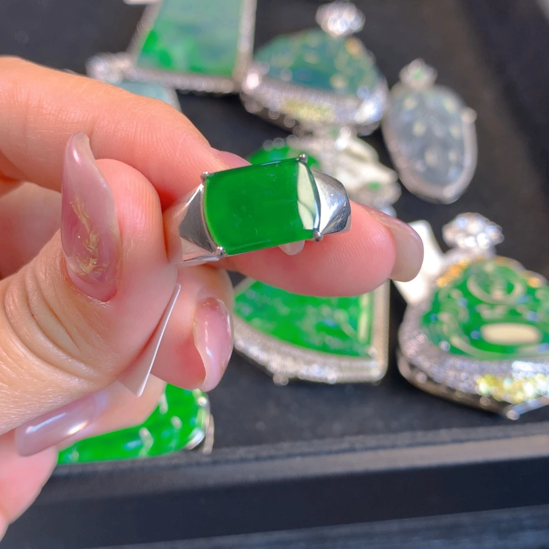 翡翠颈饰银S925镶嵌翡翠