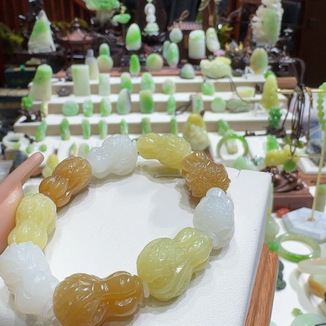 和田玉未镶嵌颈饰多宝白菜