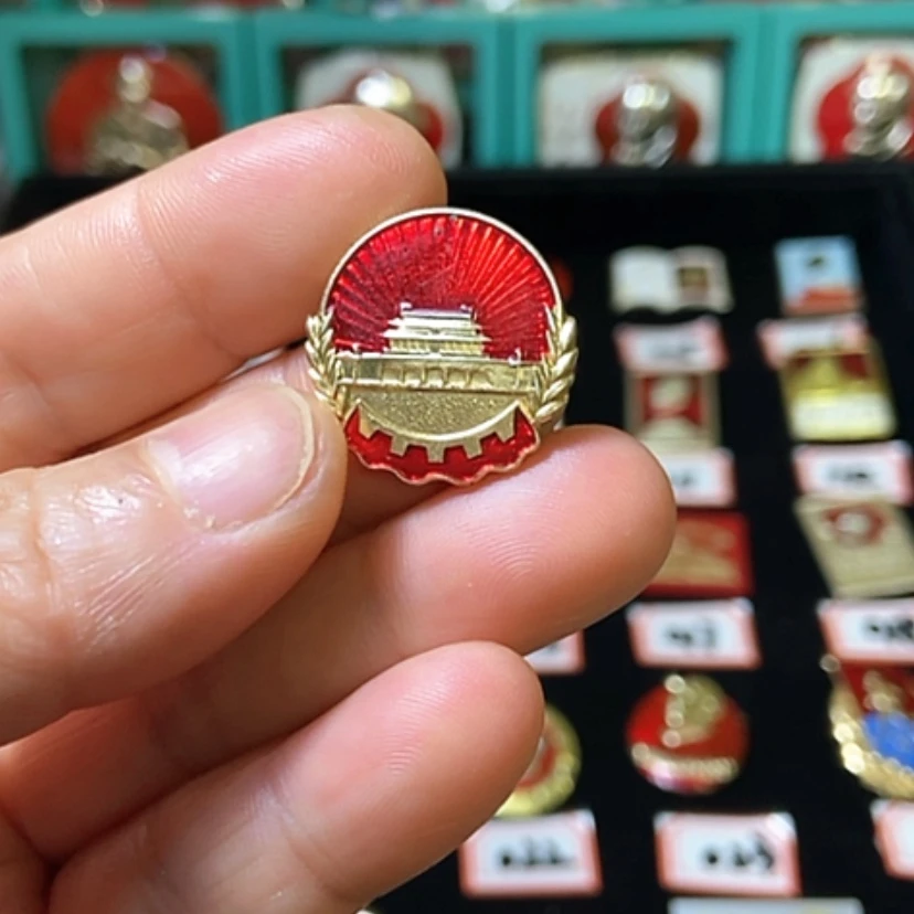 【闪购商品】铝友*哥六七十年代的一枚章