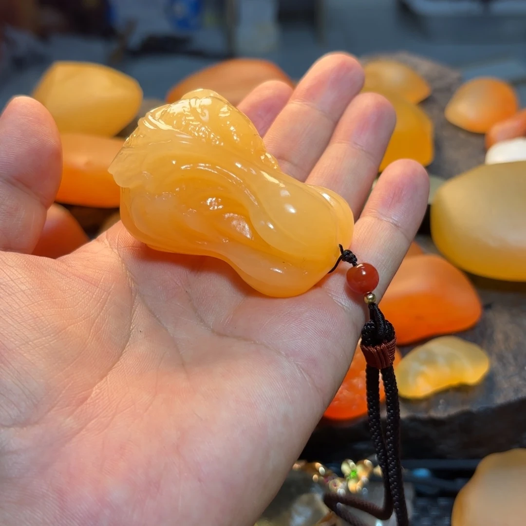 现***休石英岩玉挂件未镶嵌