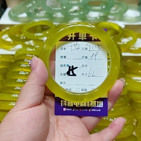 罗***五岫玉未镶嵌手镯岫玉未镶嵌手镯岫玉未镶嵌