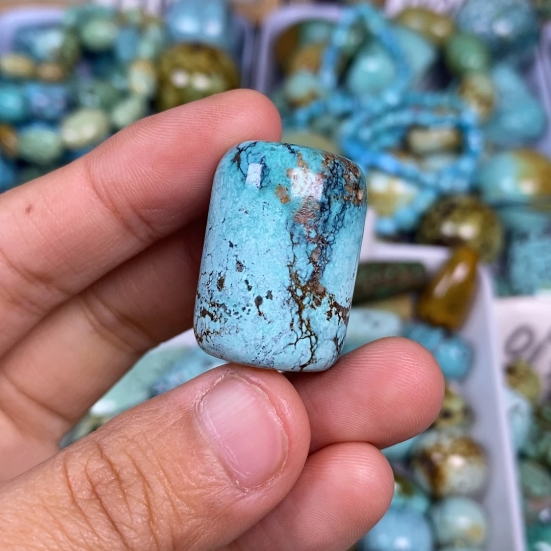 绿松石未镶嵌颈饰