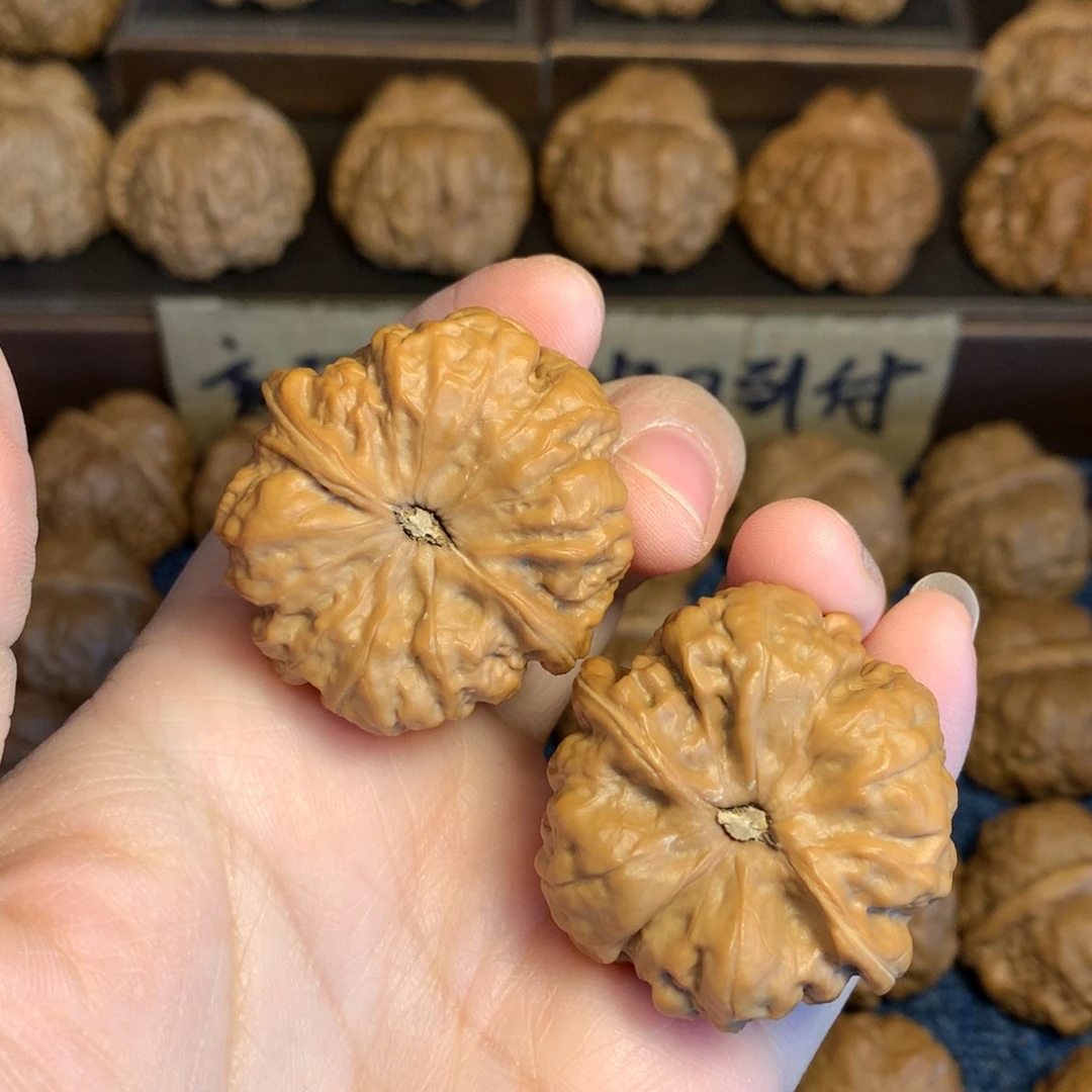 桃核吊坠见*.蛤蟆核桃