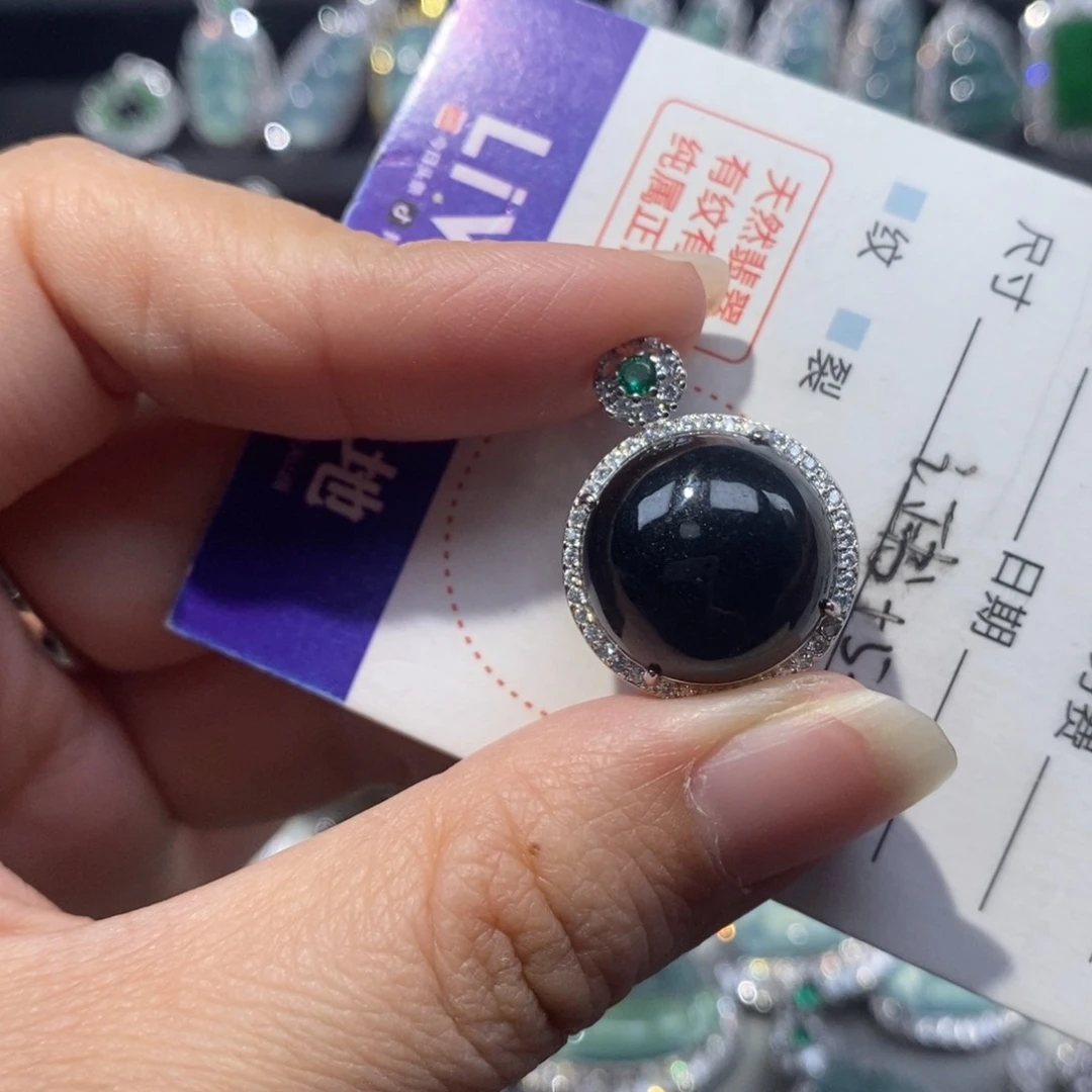 翡翠颈饰未镶嵌翡翠