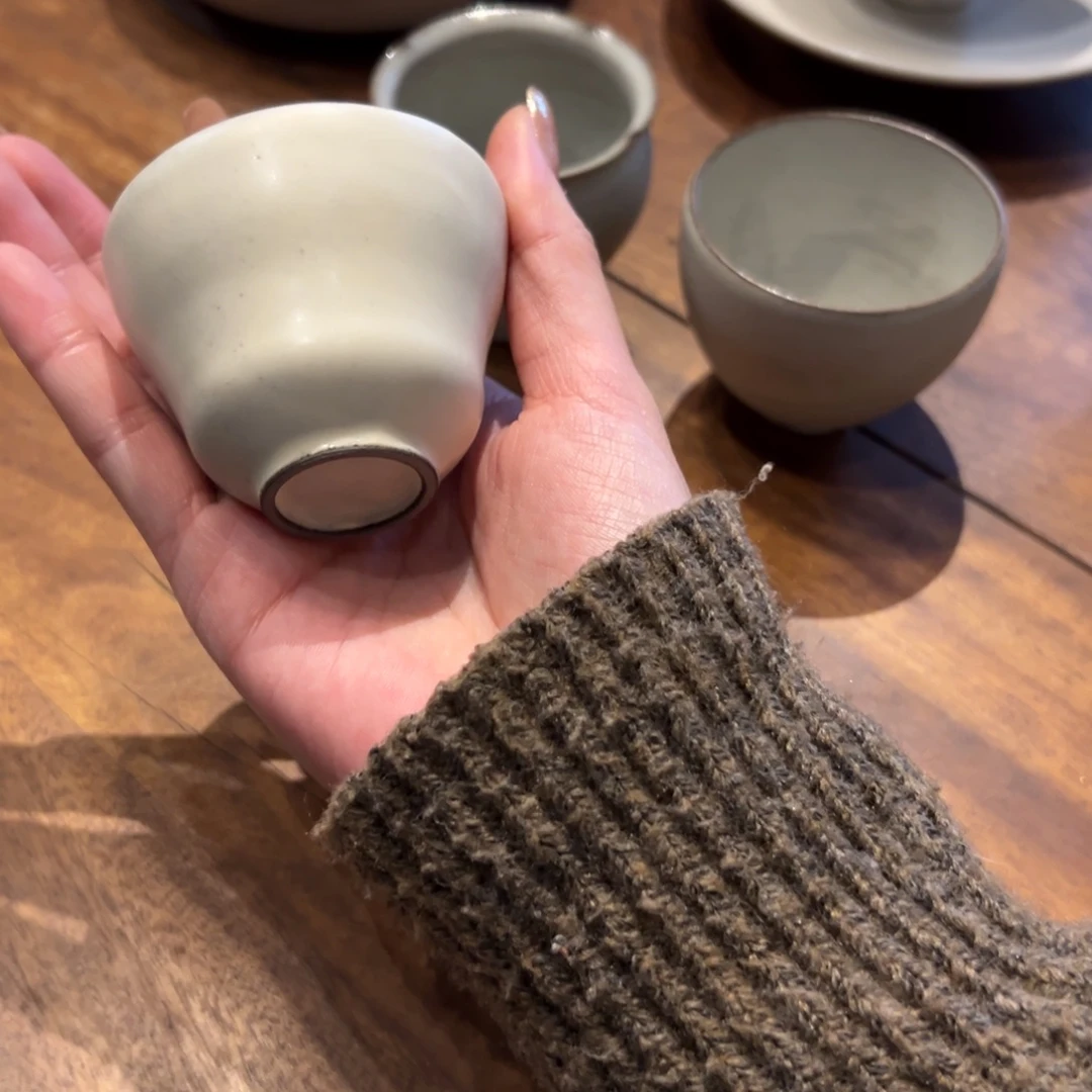 瓷片陶瓷。       陶瓷。