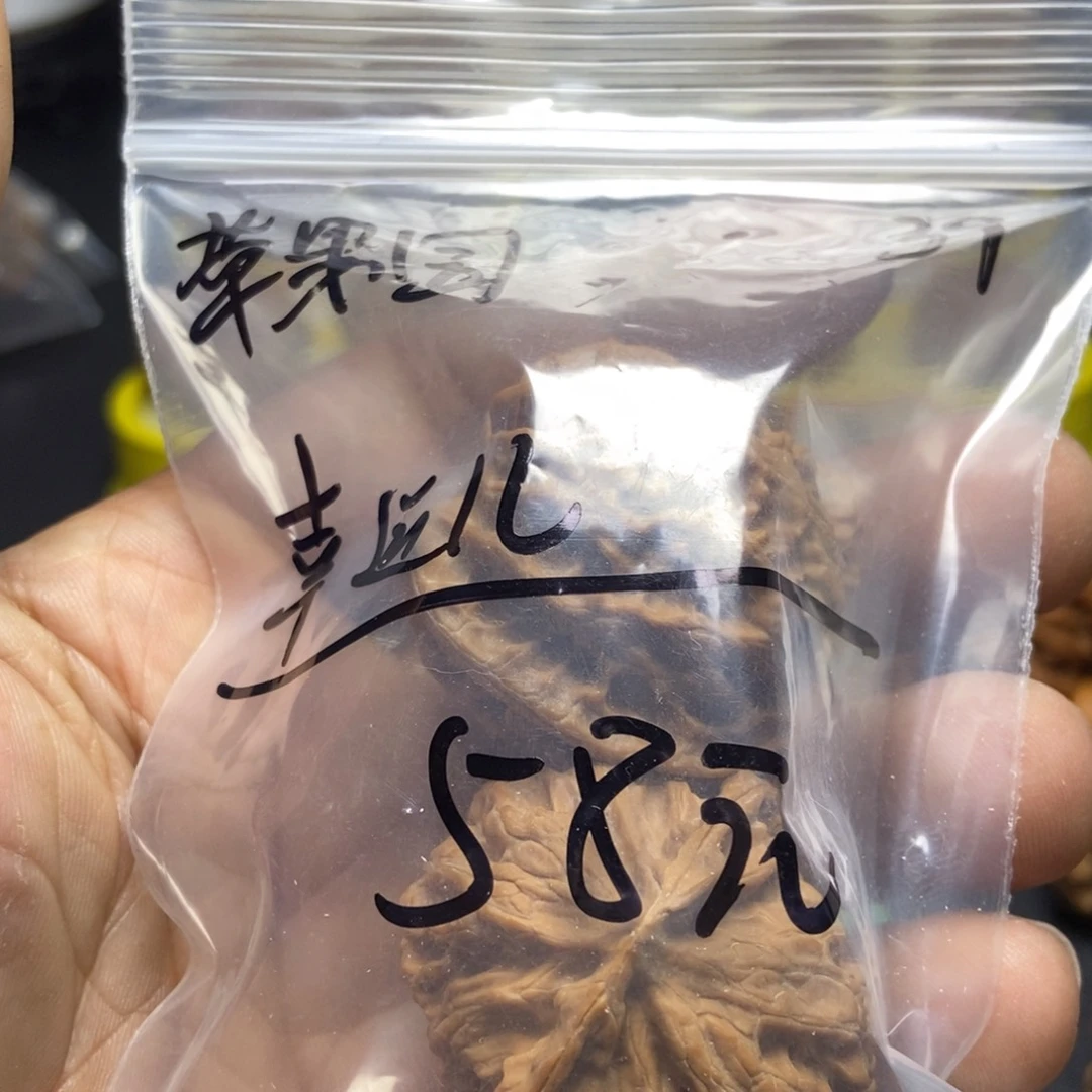 文玩核桃把件事**意苹果