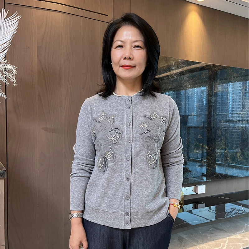 秋季时尚妈妈开衫气质减龄重工镶嵌洋气中老年小衫2575