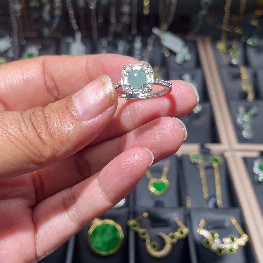 翡翠14K金镶嵌颈饰