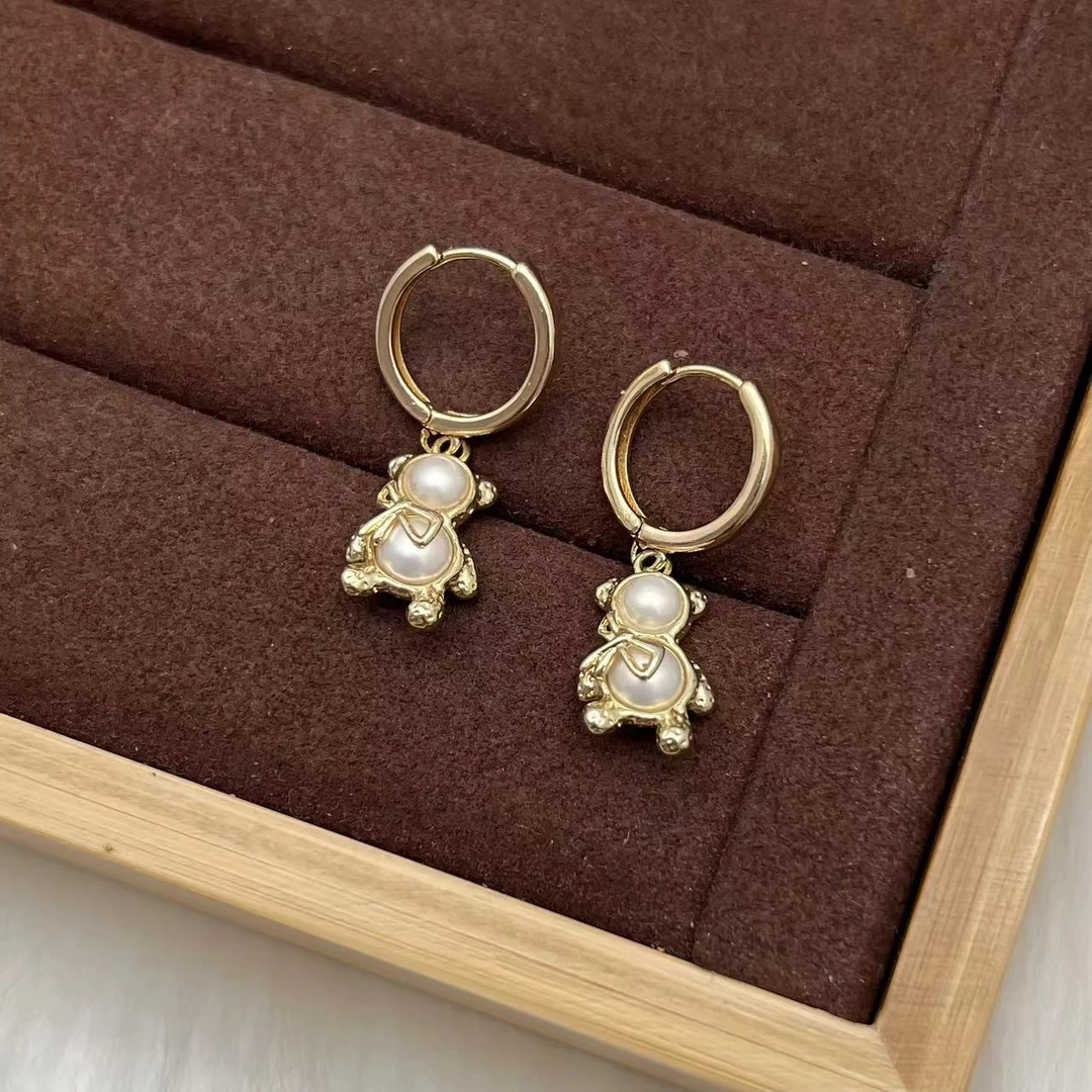 合金仿珍珠耳饰 远远（YY753）小熊日韩耳钉镶嵌设计感可爱时尚简约