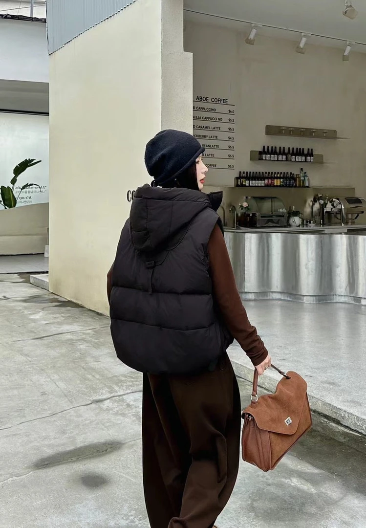 1830 时尚白鸭绒马甲女短款2024冬季新款连帽宽松保暖马夹外套