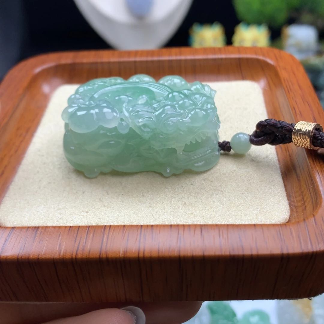 翡翠未镶嵌颈饰16