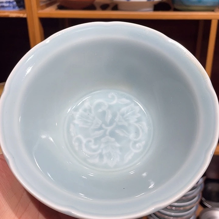 紫砂106全新青窑款豆青釉浮雕葵口碗