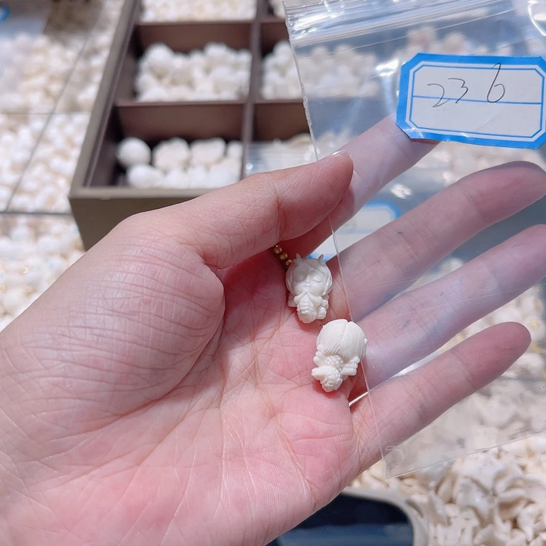 未镶嵌珠宝半成品水晶236 。