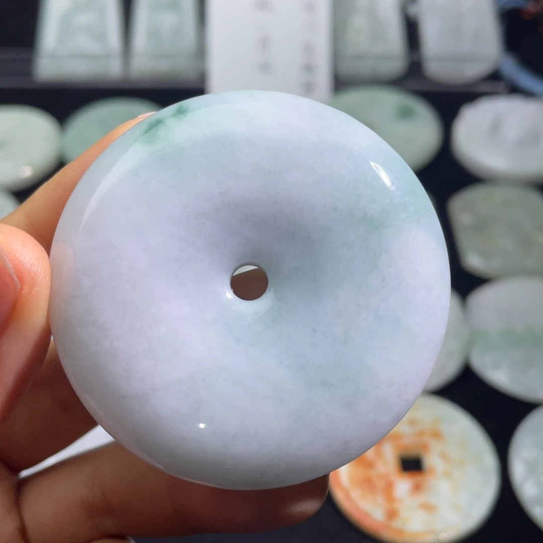 翡翠未镶嵌颈饰平安扣