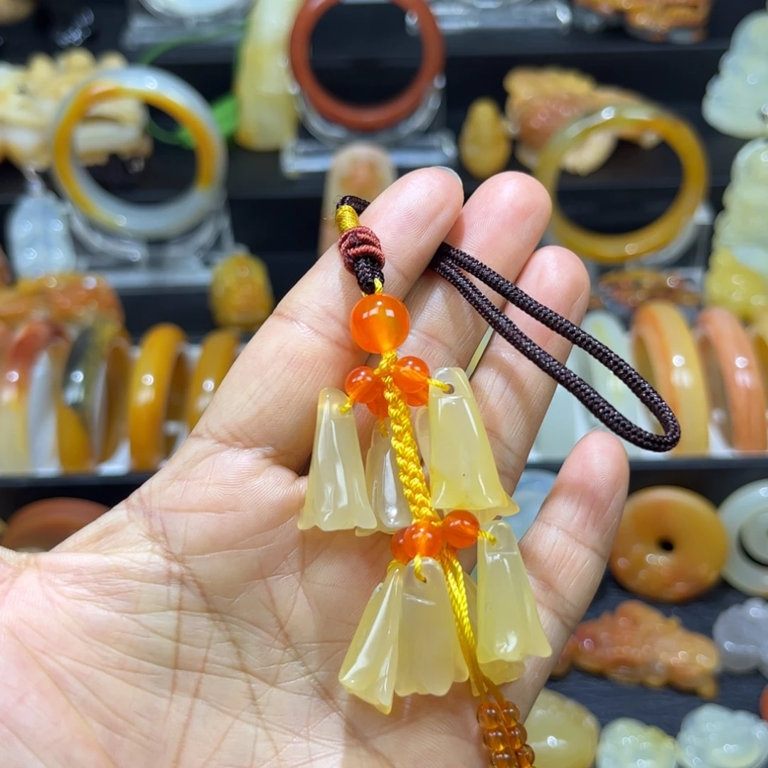 石英质玉（黄龙玉）未镶嵌颈饰