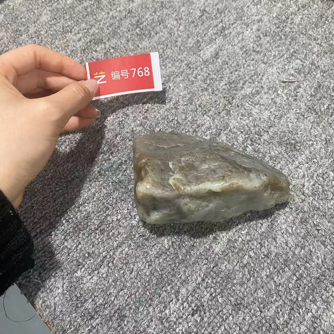 新疆玉料原石发一件编号768