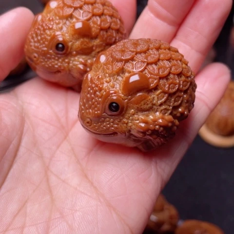 【闪购商品】手串/手链橄榄核采***下37左右金币金蝉手球