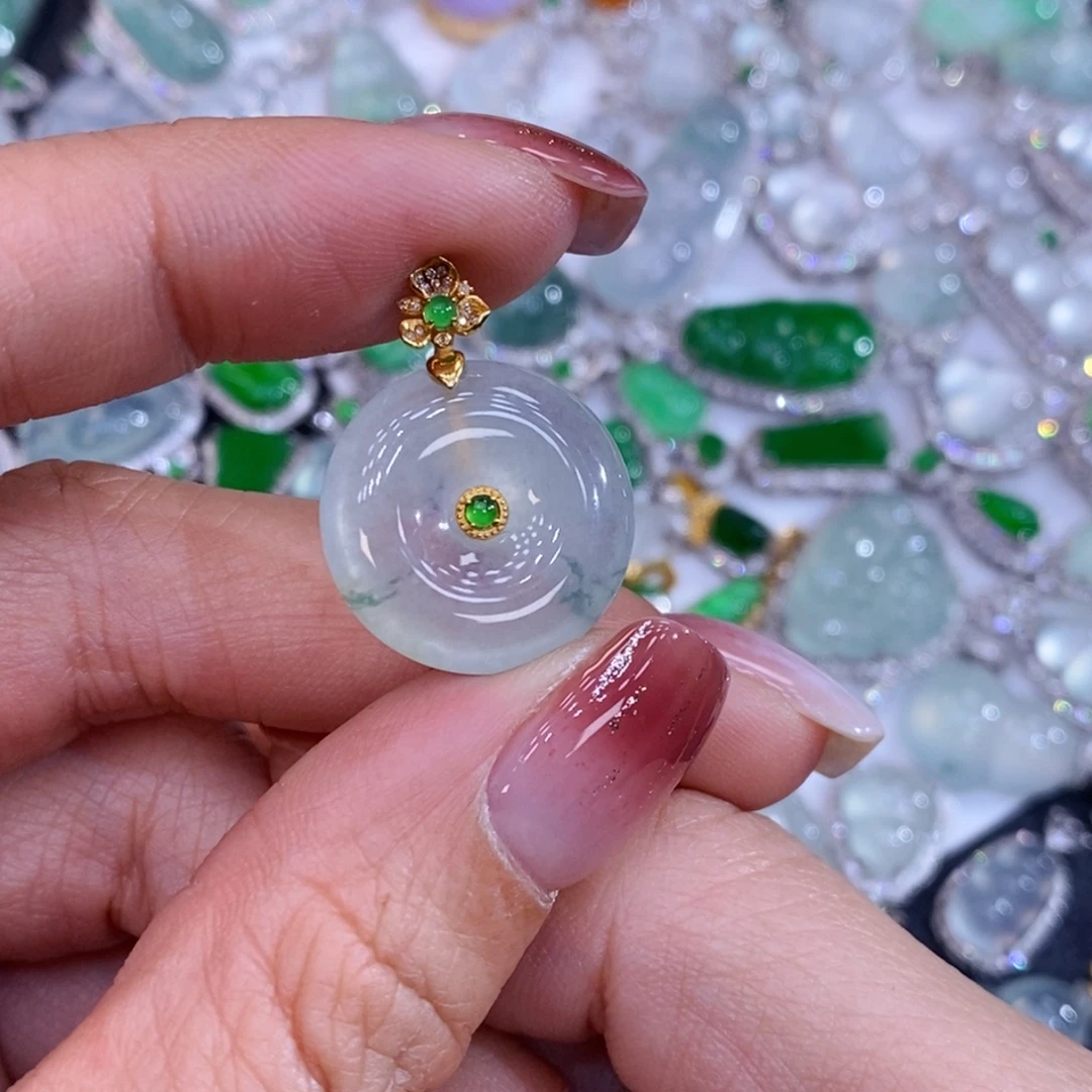 翡翠18K金镶嵌颈饰