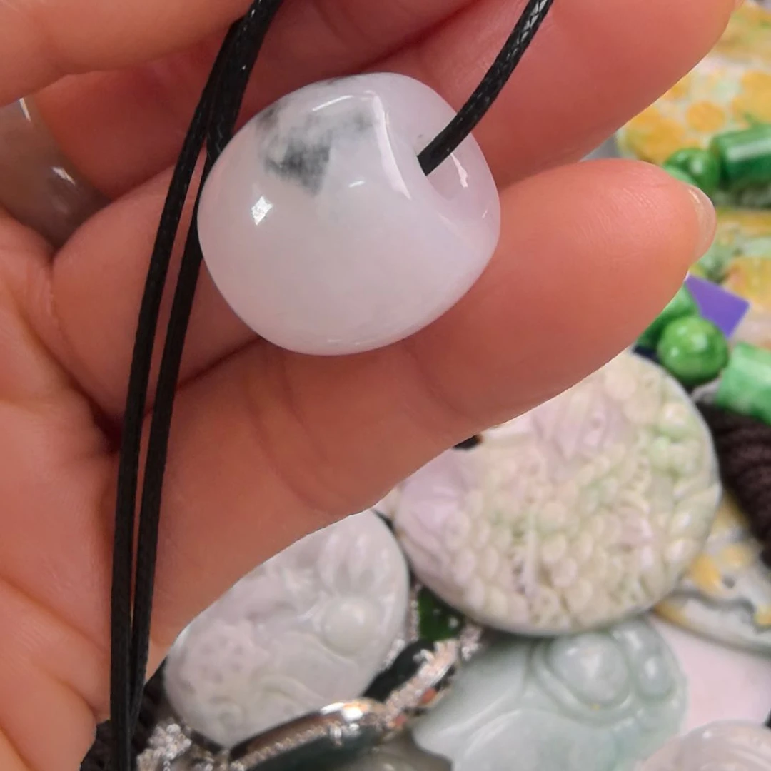 翡翠颈饰未镶嵌路路通吊坠