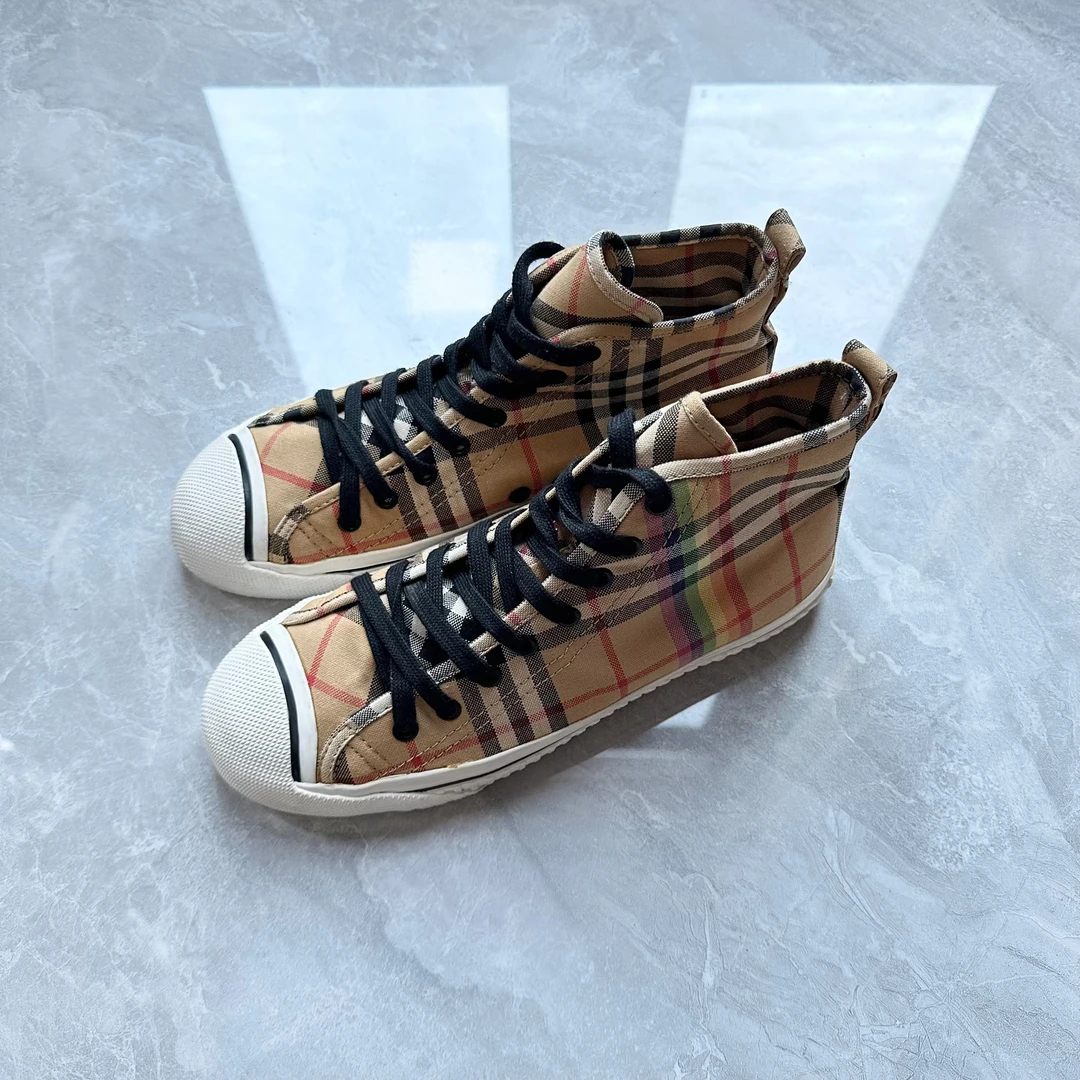 95新 BURBERRY/博柏利 41码/白棕条纹经典款高帮板鞋帆布鞋/无盒