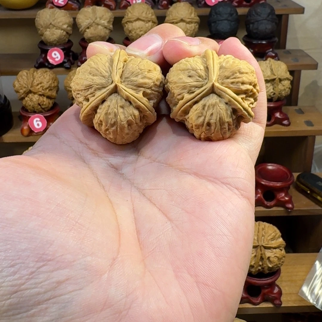 铁核桃把件七星三棱奔驰