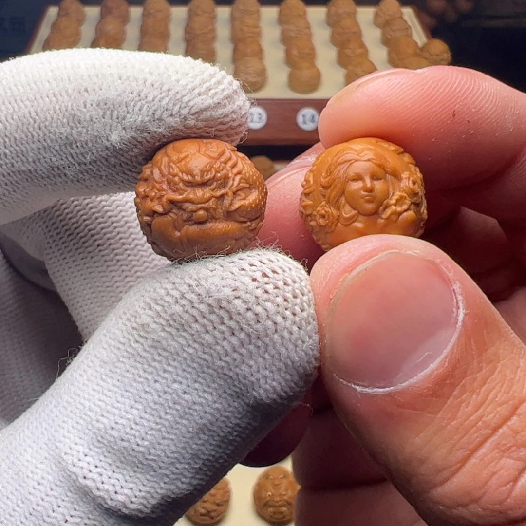 猴头核桃把件龙女两个