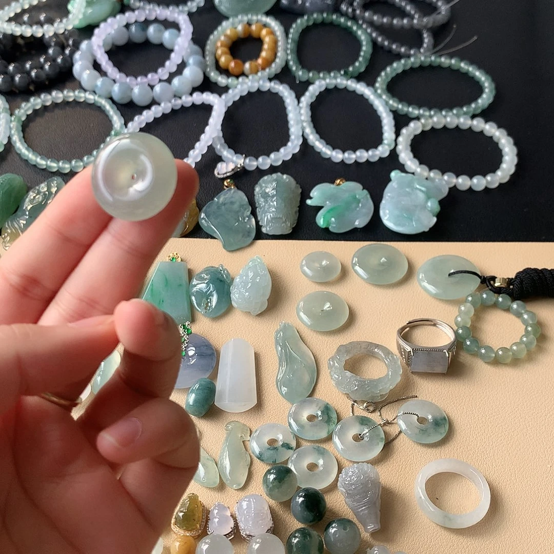 翡翠未镶嵌颈饰平安扣