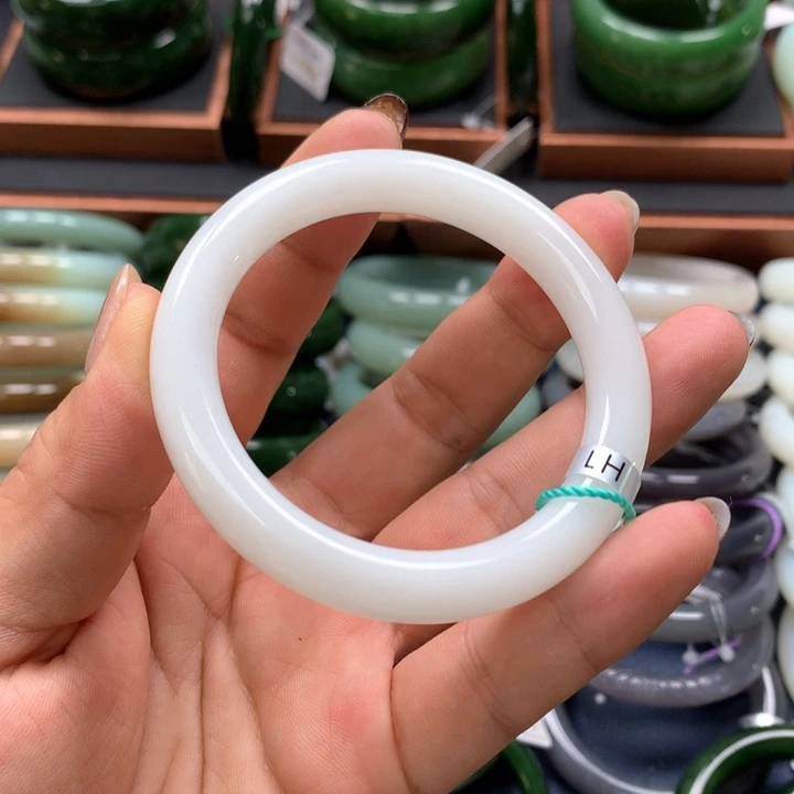 【闪购商品】未镶嵌手镯和田玉