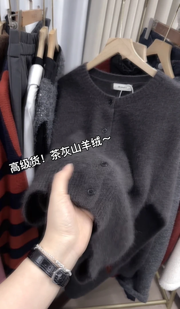 米蓝家名殿！年货～高级茶灰貂绒山羊绒开衫毛衣外套8296