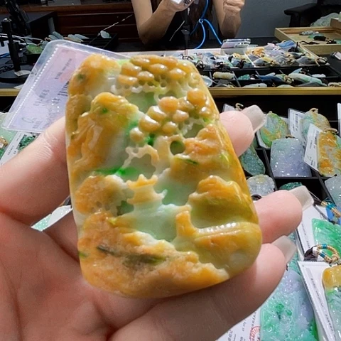 颈饰未镶嵌翡翠一个