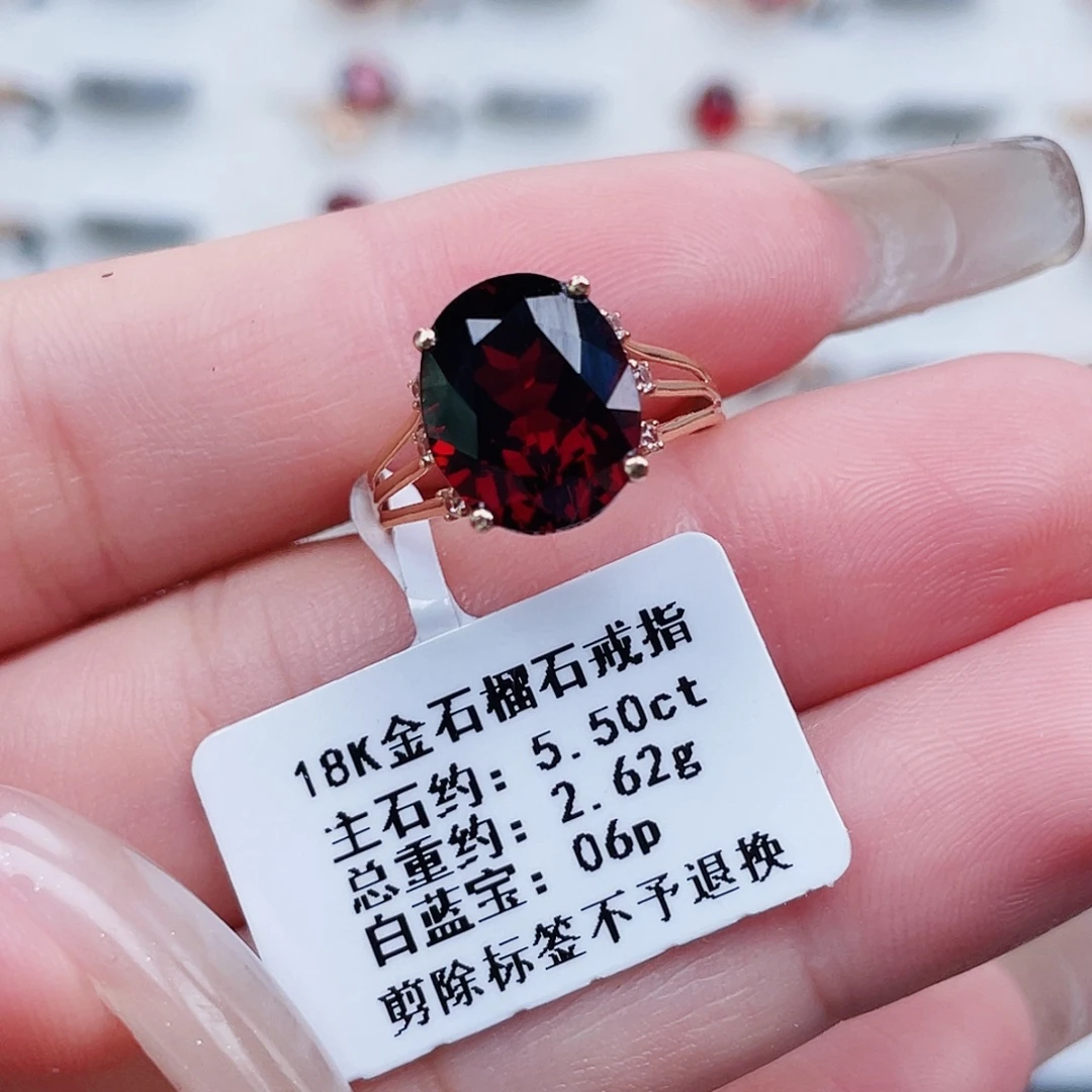 18K金镶嵌戒指石榴石