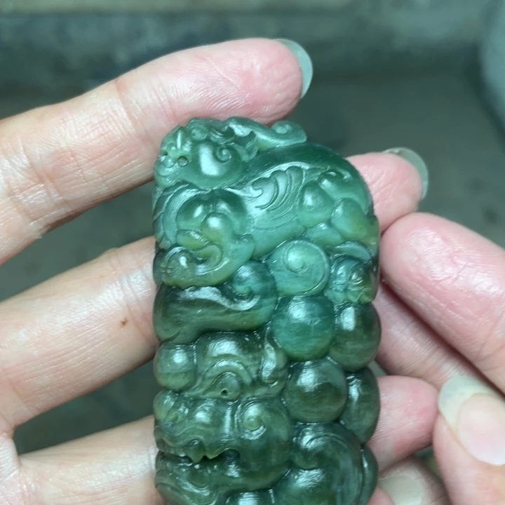 和田玉未镶嵌把件