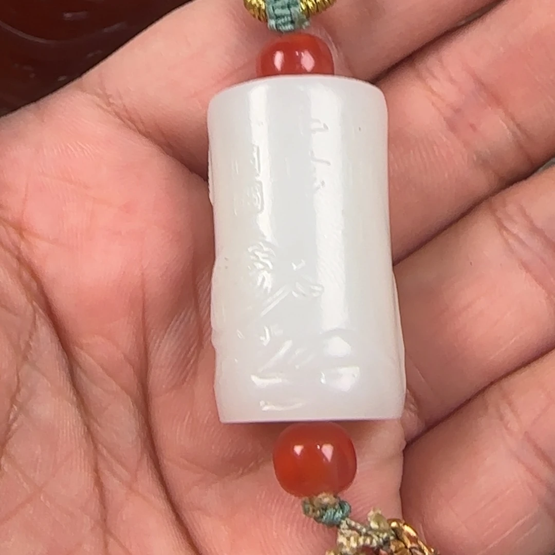 小***。非常精美的脖挂件