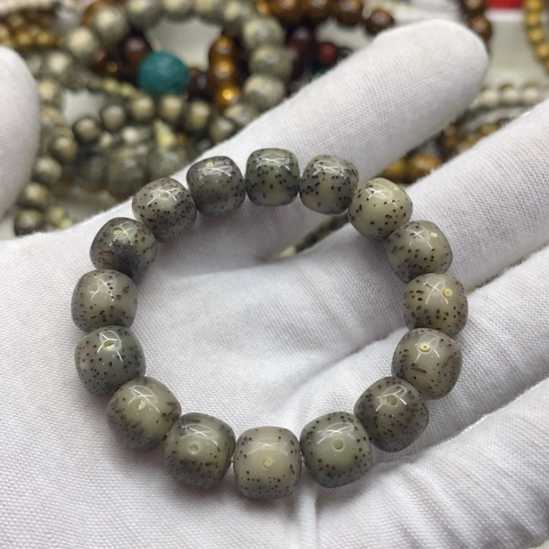 星月菩提手串?**子海南原生态星月菩提