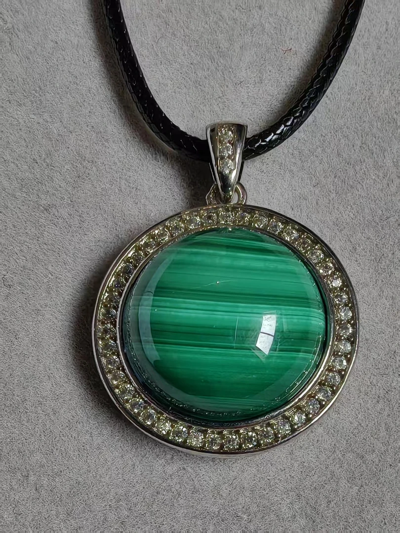 九爷3号孔雀石小圆牌吊坠