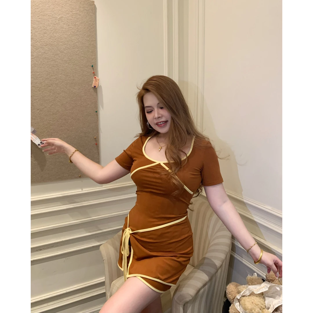 白茶月光 交叉绑带收腰修身显瘦纯欲辣妹设计感短裙G142