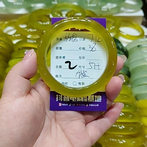 杨***杨岫玉未镶嵌手镯岫玉未镶嵌手镯直播间的时候。
