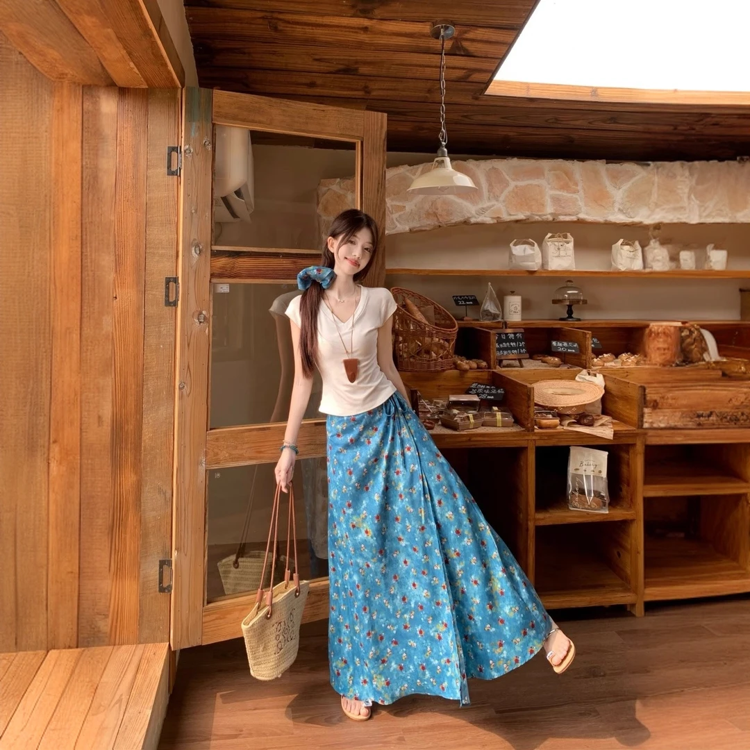 803#夏季甜美气质V领短袖T恤+高腰显瘦蓝色碎花一片式半身裙套装