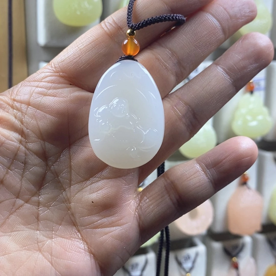 颈饰未镶嵌石英质玉（金丝玉）江****哥