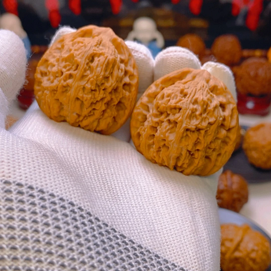 文玩核桃吊坠天花板级 南疆石 涿鹿姜黄皮