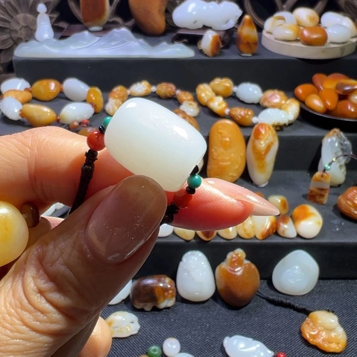 醉***爱和田玉未镶嵌颈饰