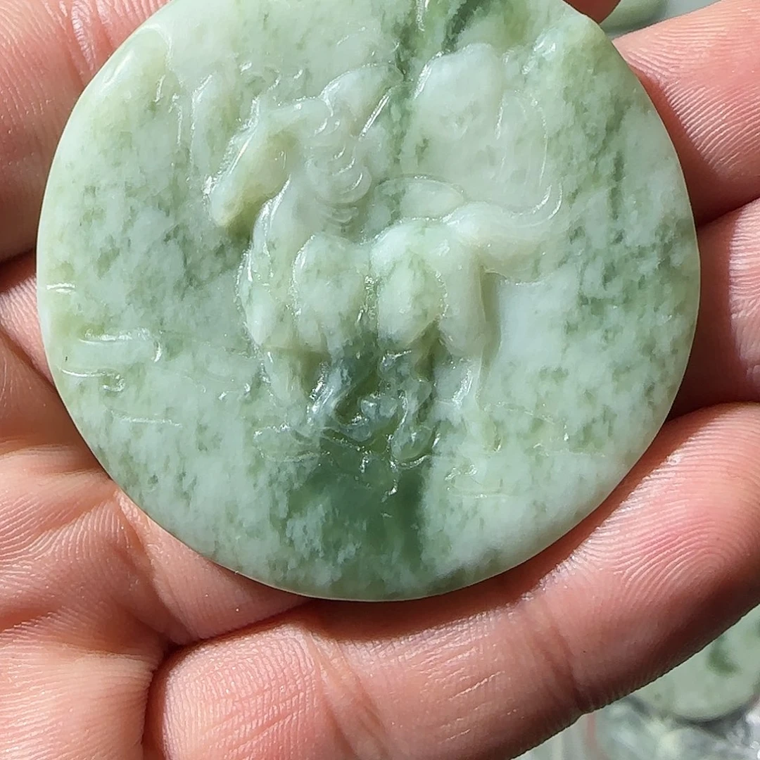 透闪石-蛇纹石玉未镶嵌颈饰