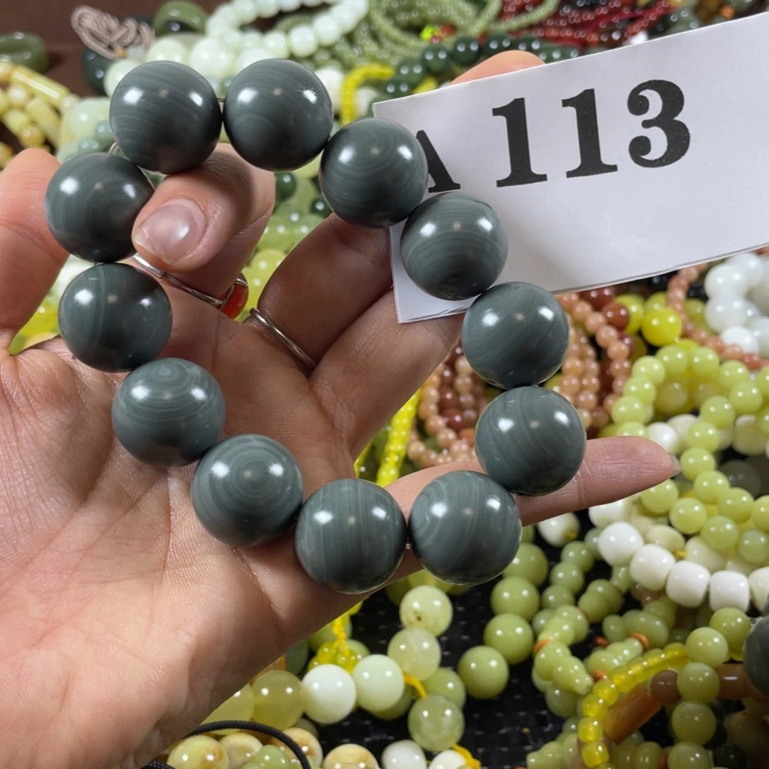 未镶嵌蛇纹石玉手链名****哈