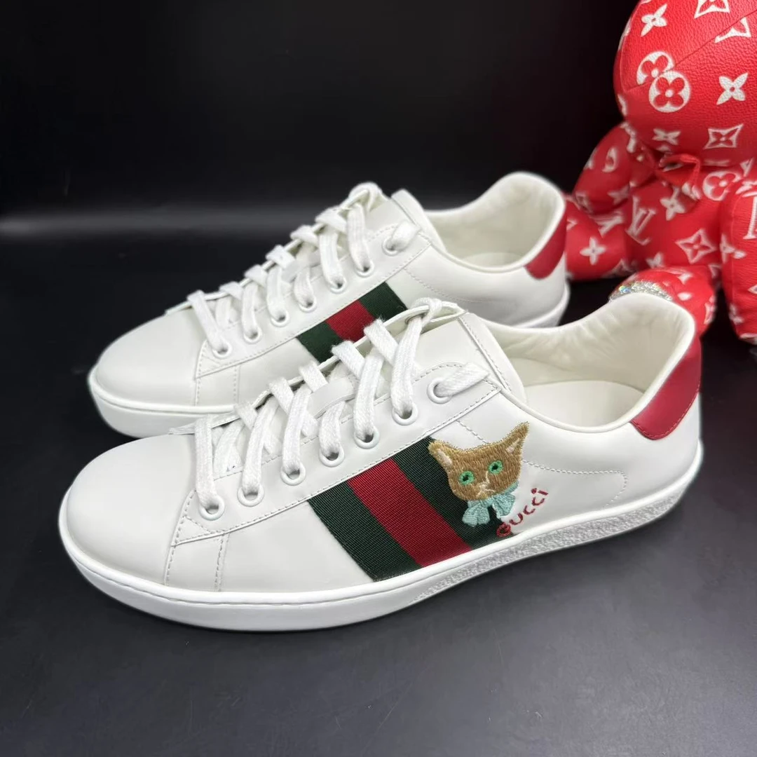 95新 GUCCI/古驰 男士时尚猫咪刺绣小白鞋39.5欧码 ddm2673