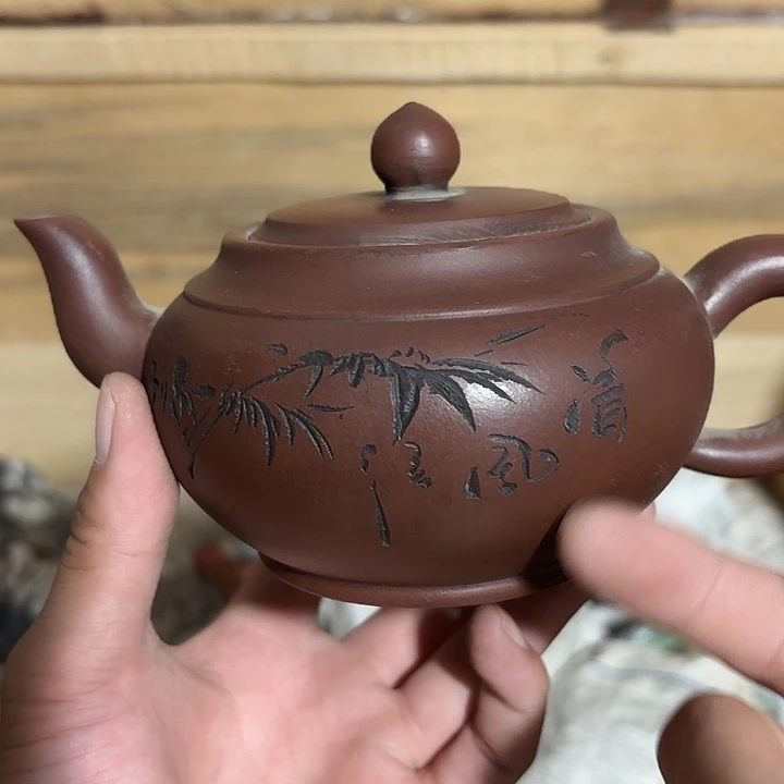 茶壶紫砂老厂紫砂壶一件。