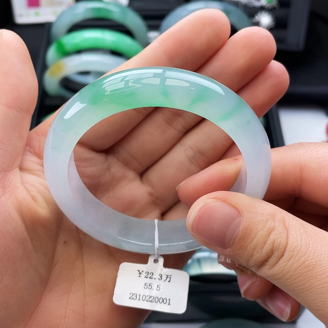 翡翠手镯未镶嵌55冰胶飘绿花